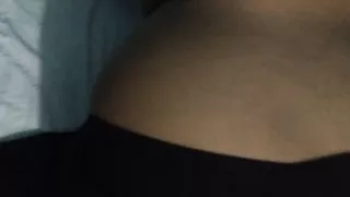 Nachbars Tante verführt ihren Schwager zum Sex mit ihrem dicken Arsch, und zwar nackt