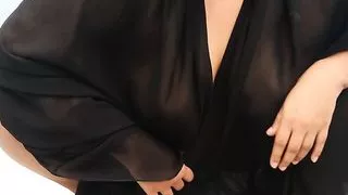 Beautiful woman in Saudi Arabia naked