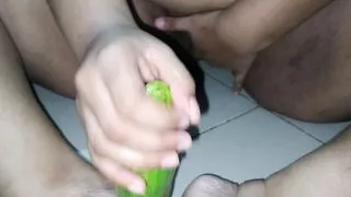 chache ne sabjee vikreta se kiya khere ke sath sex