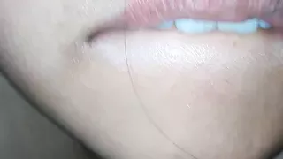 Delhi sexy bhabhi juicy lips big tits - hindi hot