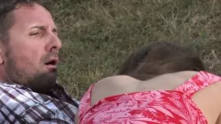 Holzarbeiter fickt Cowgirl auf der Range