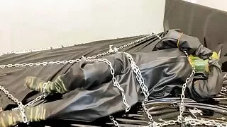 Fejira com Heavy latex and chain self-bondage orgasm