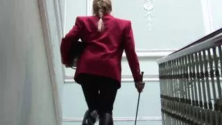 Reiche Blonde Milf bekommt nach Dreier Anal Crampie