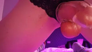 Sperma in Keuschheit in Zeitlupe abspritzen