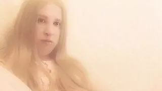 Sweet morning masturbation from Bonnie.