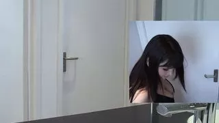 Blondine fickt mit fremden au der toilette und bekommt gesichtsbesamung