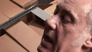 Geiler vierer auf der arbeit mit zwei notgeilen schlampen und viel ficken und blasen