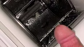 In die Waschmaschine pissen