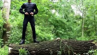 Piss from a tree trunk