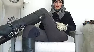 Lady Victoria Valente: Be My Boots Soles Yummy