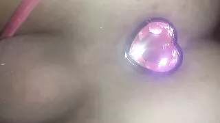 Mit einem Butt Plug an meinem Arsch spielen