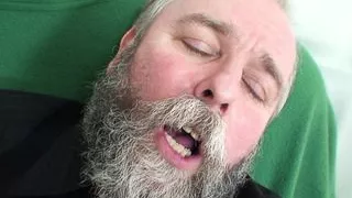 Frau schenkt seienm Mann zu Weihnachten eine junge Fotze