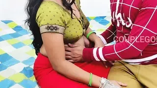 Komal aunty pados ke Bittu se chud rahi thi