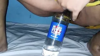 saree blouse kholana aur ek bottel ke sath cuda cudi