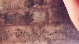 Teen Boy zeigt fetten großen haarigen Arsch und fickt zum ersten Mal großen schwarzen Dildo im Zimmer schöne fette Arsch zeigen und ficken.