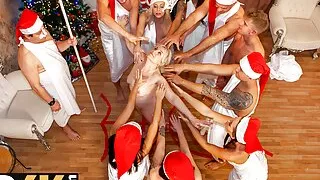 MATURE4K. Man is happy with possibility to hook up with stepmom on X-mas