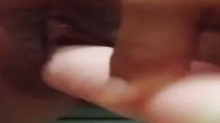 Yanti is very masturbating in the bathroom until squirting