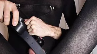 Junge Junge Keuschheit Käfig klingende Spanking Blowjob während locktober und cumshot schlucken