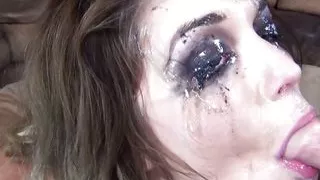 Diese Weib wurde in Sperma gebadet