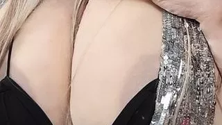 Dirrty Susi is smoking while masturbating