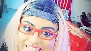 Simmy Violet ist beim Herumspielen explodiert