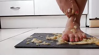 Banana's foot smashing