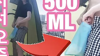 Korean Subtitle! Jerking off in a large-capacity portable restroom that can be filled with 500ml of pee!