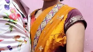 Desi maid Ghar ka safhai kar rahi thabhi usaka Malik ake bola pahale muze chodana hai baad me safhai kar lena