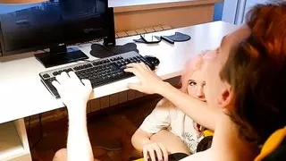 Girlfriend sucks while I play computer