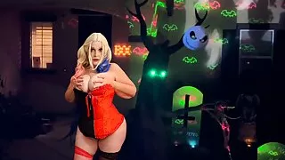 Diddling Harley Quinn