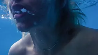 Fucking her underwater