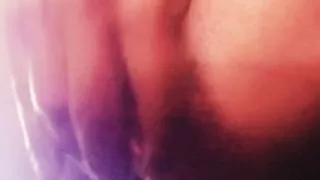 Teenie fetter Junge zeigt großen haarigen Arsch und fickt zum ersten Mal großen Alter Dildo schönen großen weißen Arsch zeigen