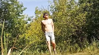 andkvcat im Sommer sitze ich auf einem Dildo am Fluss, in der Öffentlichkeit