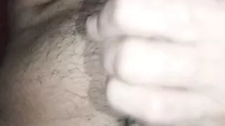 Heißer Junge haariger Ball reibt sie