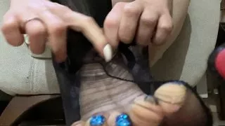 Foot fetish. Mistress Lara tears her sexy stockings