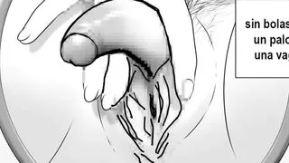 Shemale badet mit ihrem kleinen Penis