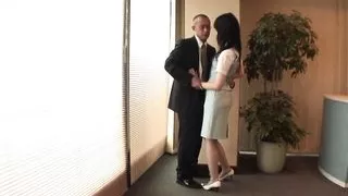 Der Chef fickt auf dem Schreibtisch