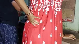 Indian bengali pinki vabi ko ajj davor  ne thora kitchen pe choda or baki room pe